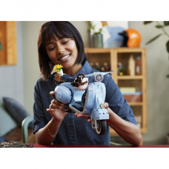 Конструктор LEGO Коллекционные наборы 10298 Vespa 125 в Челябинске