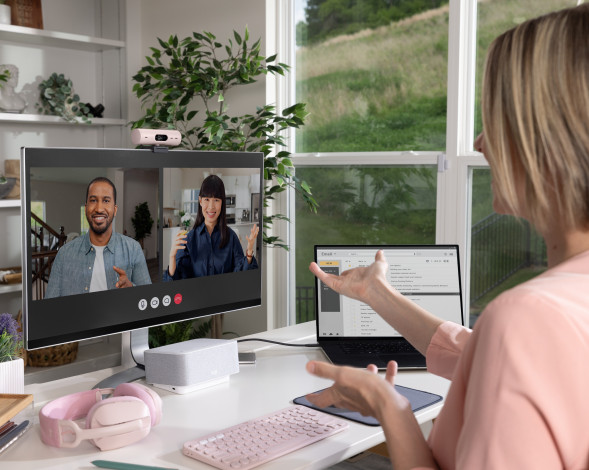 Веб-камера Logitech Brio 500, розовый в Челябинске