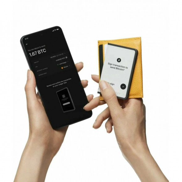 Аппаратный криптокошелек Ledger Stax + чехол Magnet Shell в Челябинске