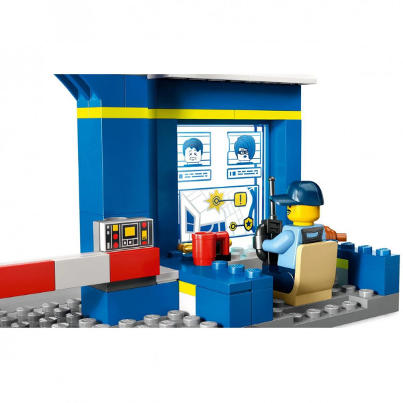 Конструктор LEGO City 60370 Побег из полицейского участка в Челябинске